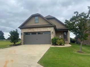 3401 Village Meadow Dr, Jonesboro, AR 72405