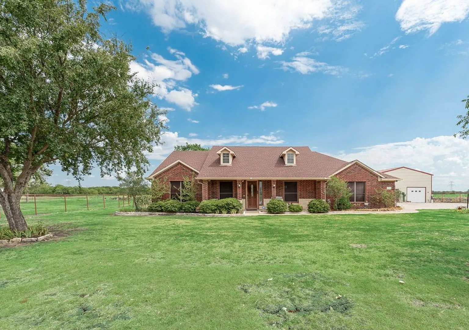 Sprawling Tranquility: Exceptional 10-Acre Gated Retreat in Nevada, TX — Photo 1