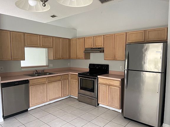 2nd image of 2833 Hardenbergh Ln