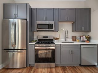 3120 N Broadway St #303, Chicago, IL 60657