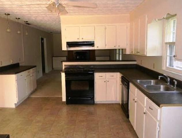 2nd image of 3309 Lorie St