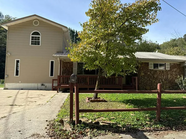 273 Left Penhook Rd, Harold, KY 41635