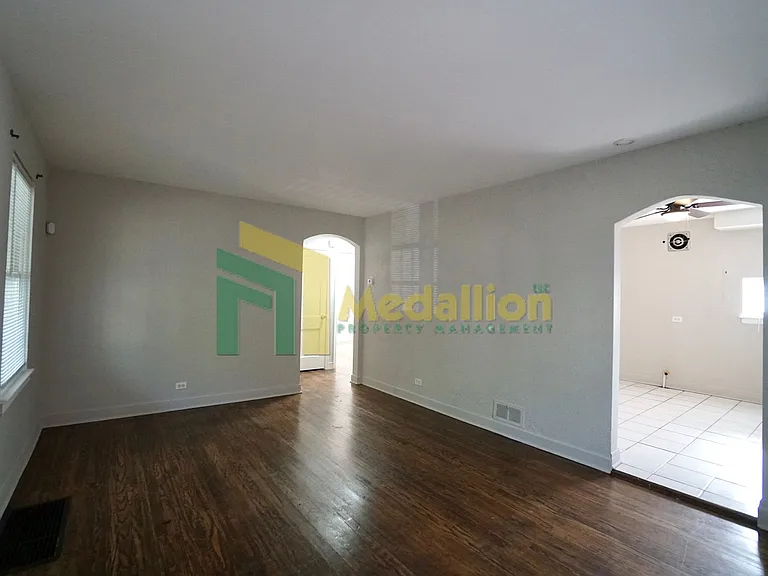 10123 S Crandon Ave — Photo 2