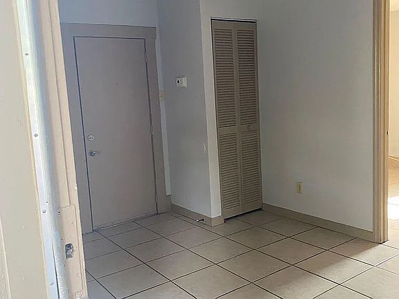 5th image of 105 W Indiana Ave APT B