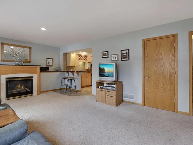 16877 Westbury Ave SW — Photo 4