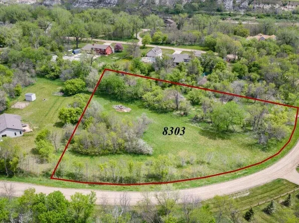 8303 Briardale Loop, Bismarck, ND 58504