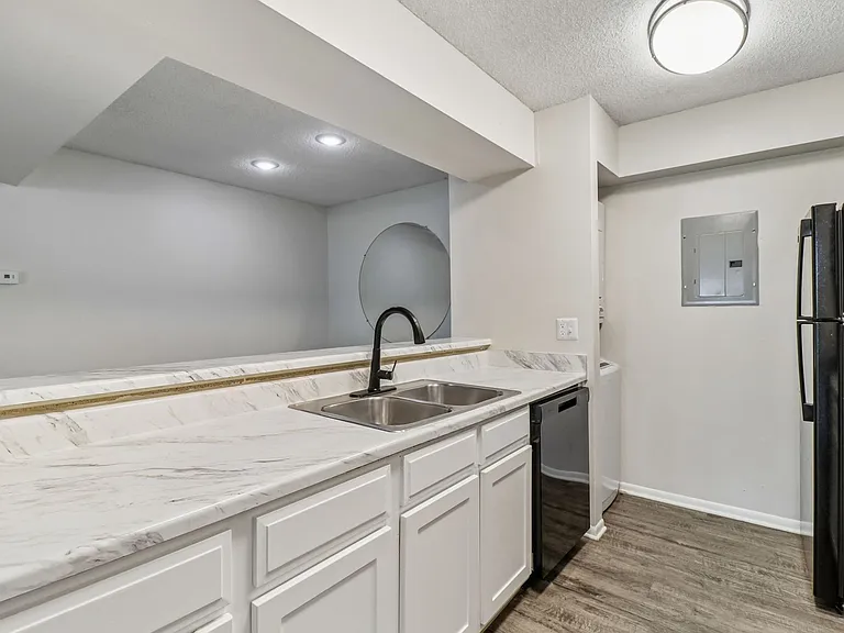 Falcon Point Apartments — Photo 21