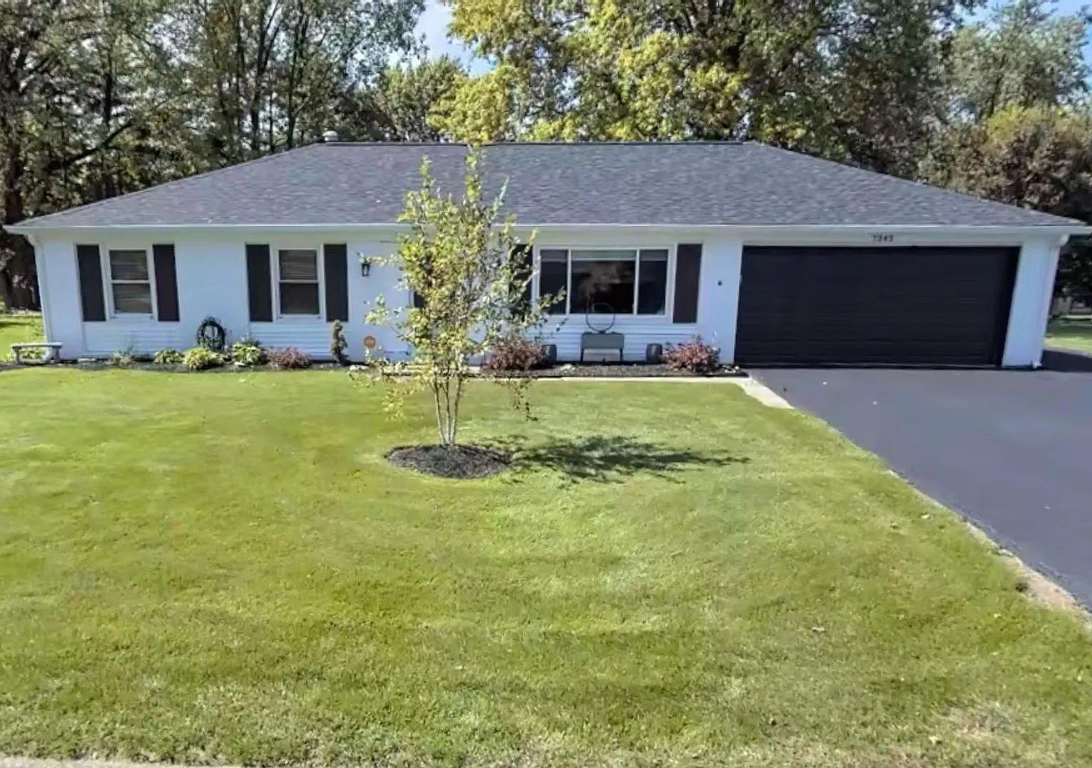 Charming , updated 3BR House in Indianapolis — Photo 1