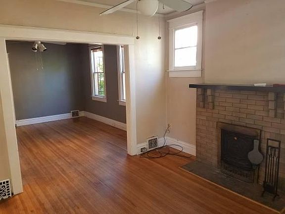 3rd image of 520 E Ellsworth Ave