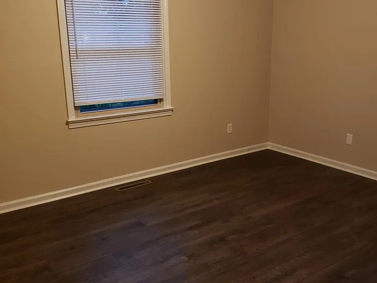 310 Susan Ln — Photo 11