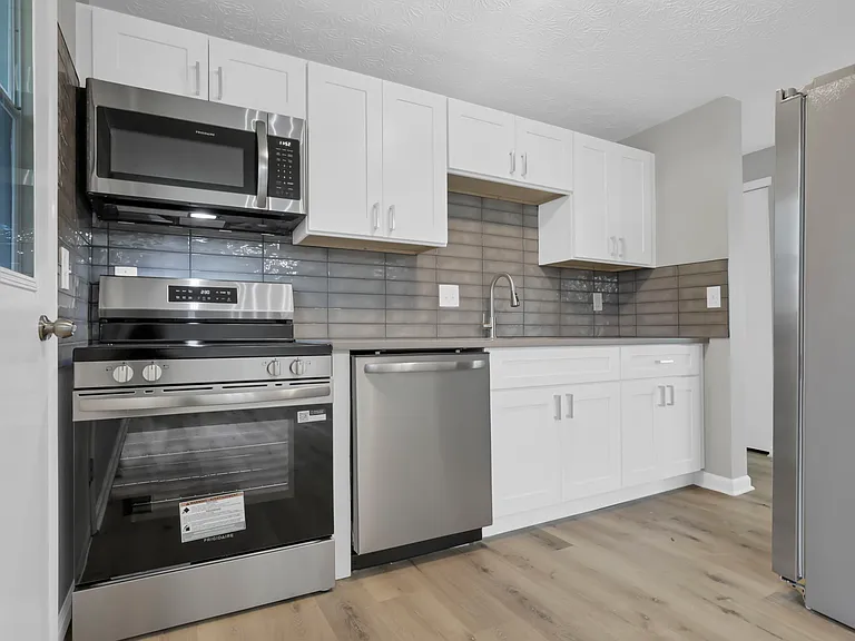 8906 Lakefield Ct — Photo 7