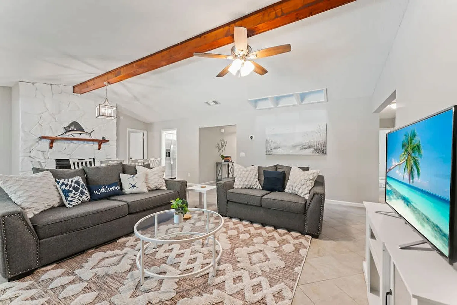 5 bed, 2.0 bath, 1937 sqft, $4,969 — Photo 2