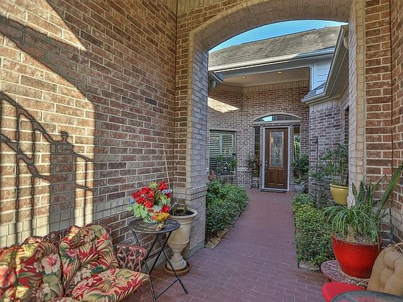 3rd image of 26411 Bayou Vista Cir
