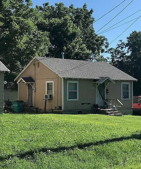 1601 W Webster St — Photo 1