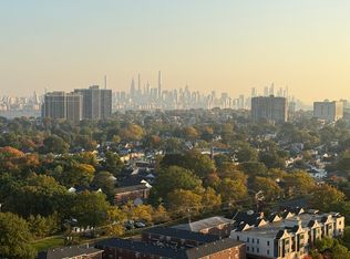 1265 15th St #Penthouse C, Fort Lee, NJ 07024