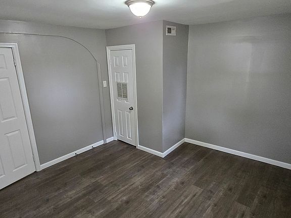 5th image of 4 S Essex Ave #1
