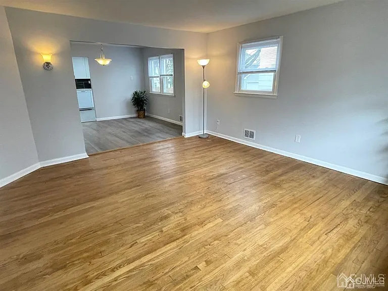 34 Cedar Ave — Photo 4
