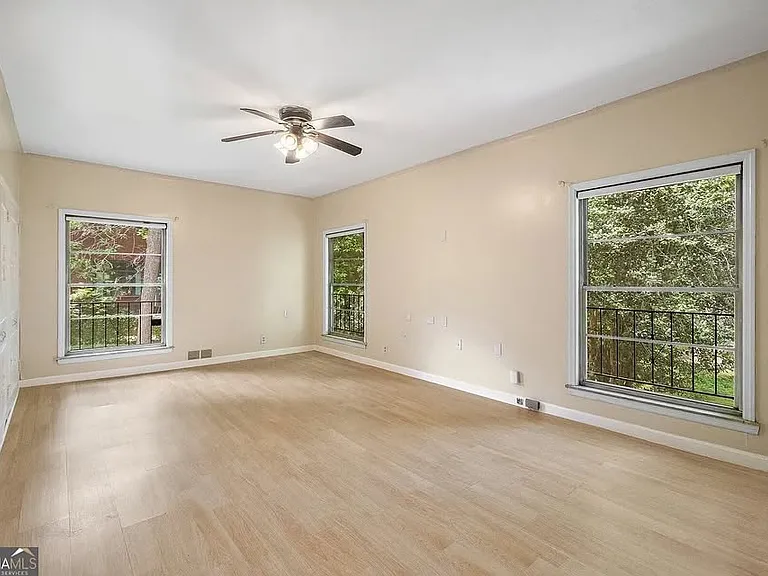 757 Old Ivy Rd NE — Photo 25