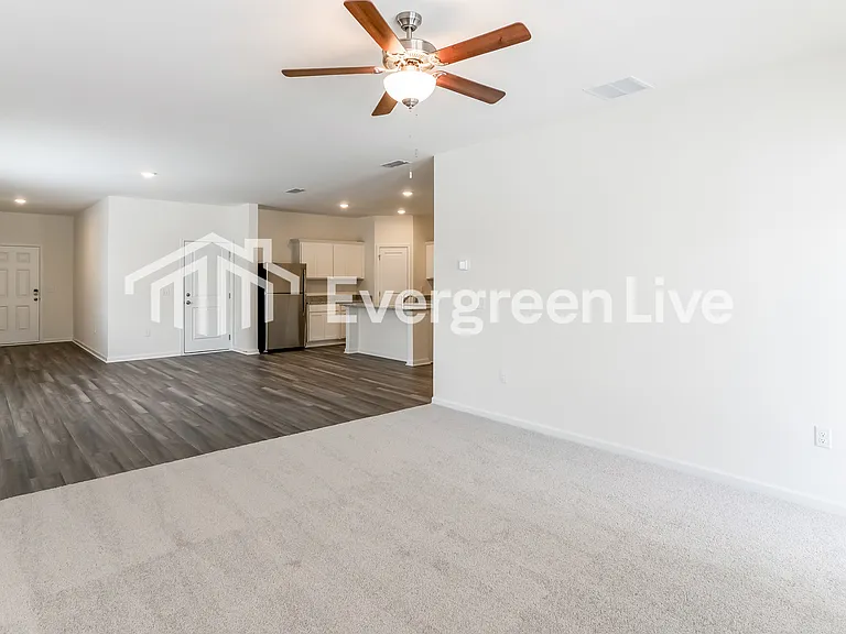 150 Snowdrop Ave — Photo 3