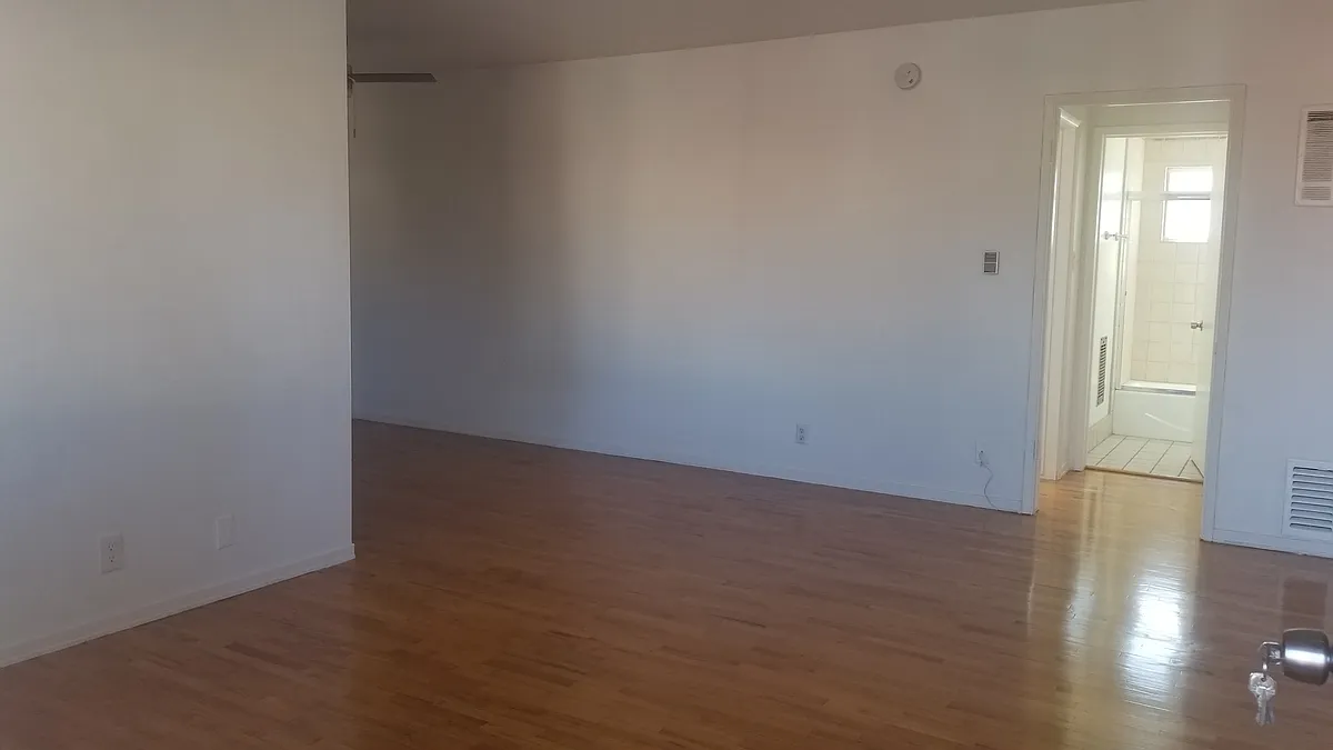 Building Photo - 1025 Idaho Ave #9