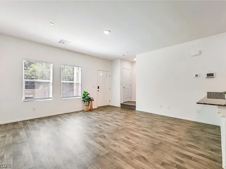 7483 Coastal Ledge St — Photo 5