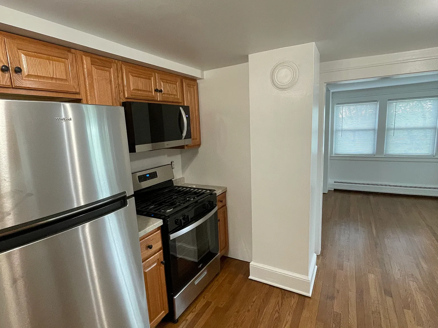 2 bed, 900 sqft, $2,500 — Photo 3