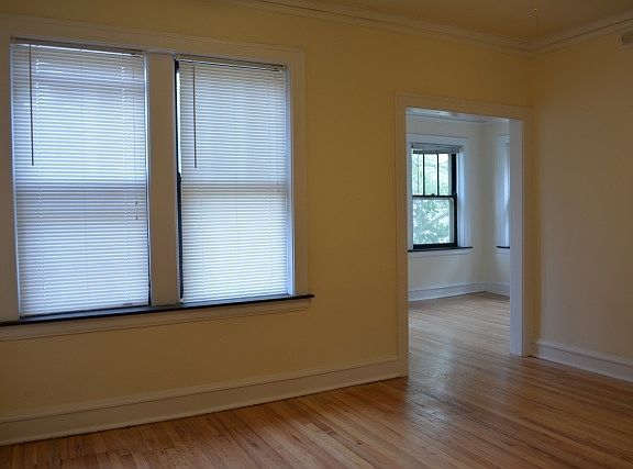 2nd image of 2113 W Giddings St #1