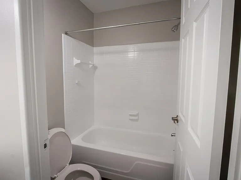 James - Bathroom James - Bathroom