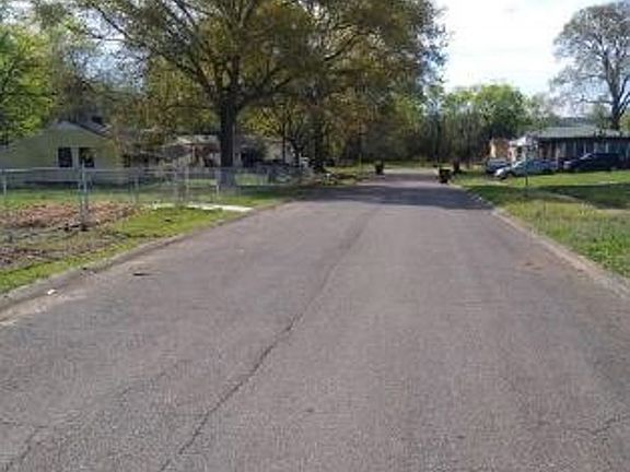 Exterior Neighborhood (street photo)