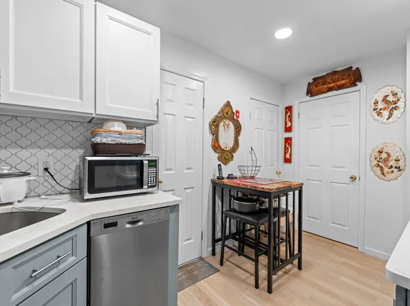 67-02 Almeda Avenue image 18 of 41