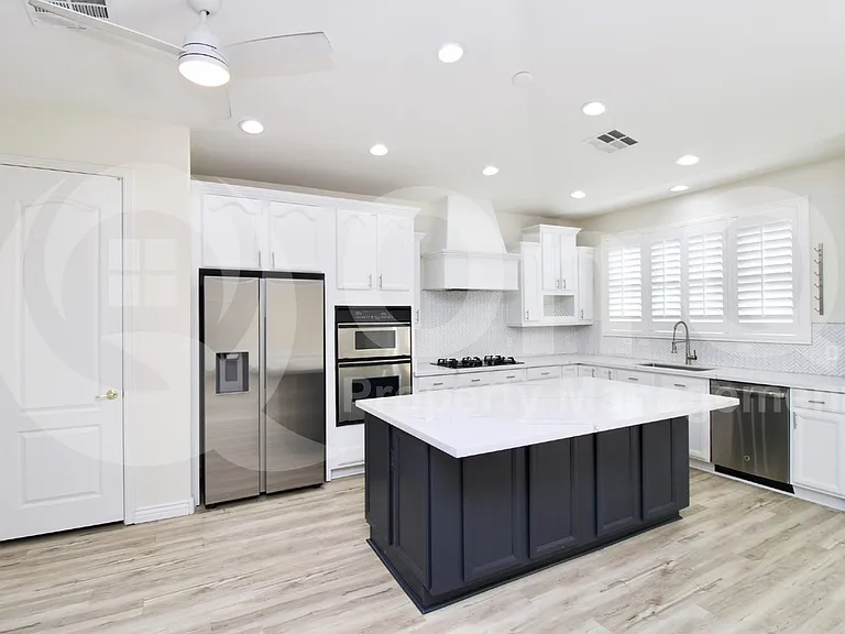 2451 E Honeysuckle Pl — Photo 3
