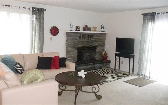 2nd image of 111 E Woodland Dr