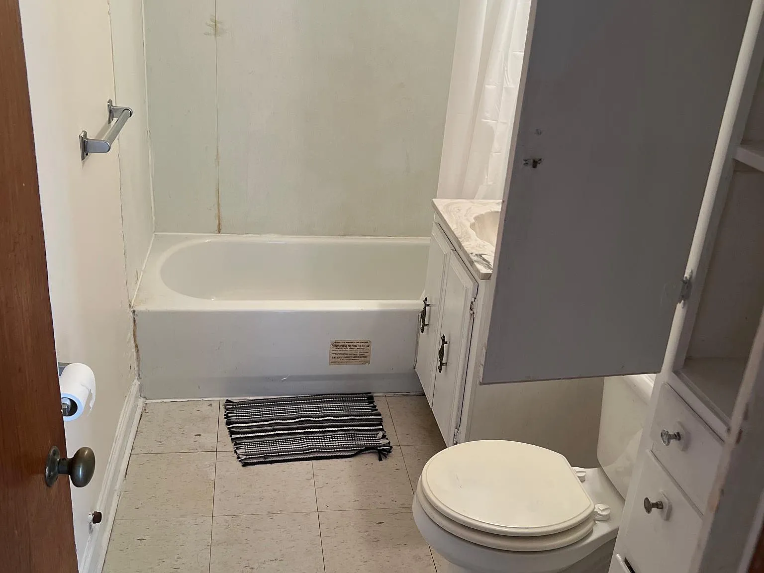 1139 S Market St — Photo 3
