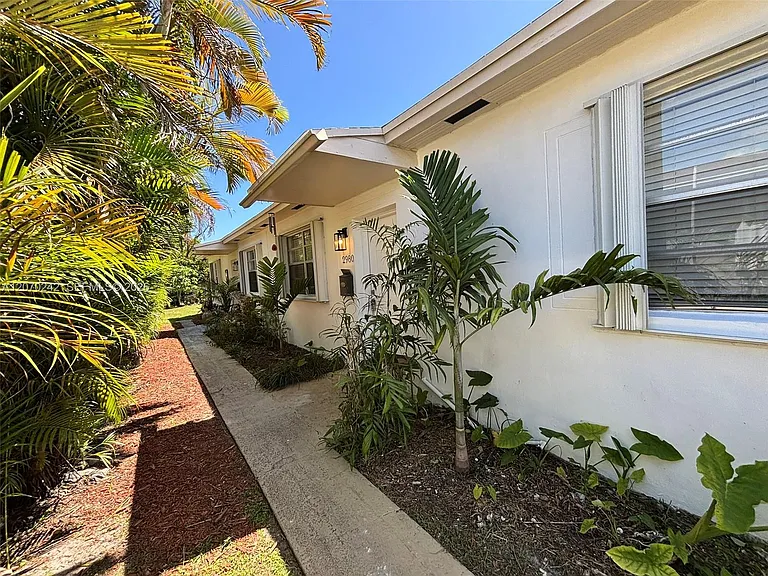 2980 SW 25th St #1 — Photo 1