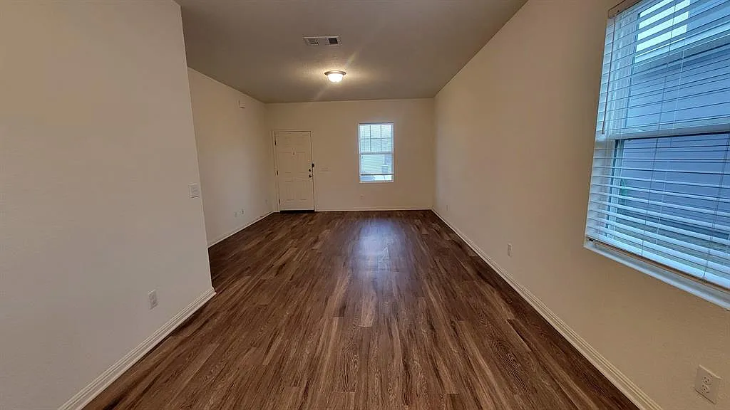 3 bed, 1109 sqft, $1,650 — Photo 3