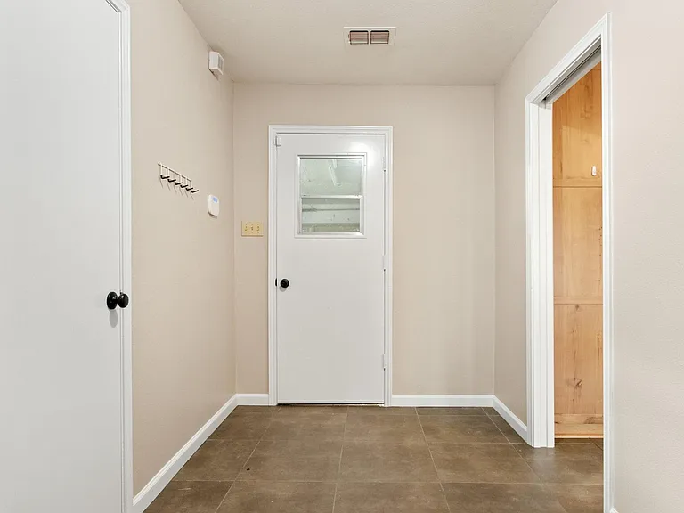 611 Field St — Photo 14