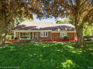 23606 Whittaker Dr, Farmington, MI 48335
