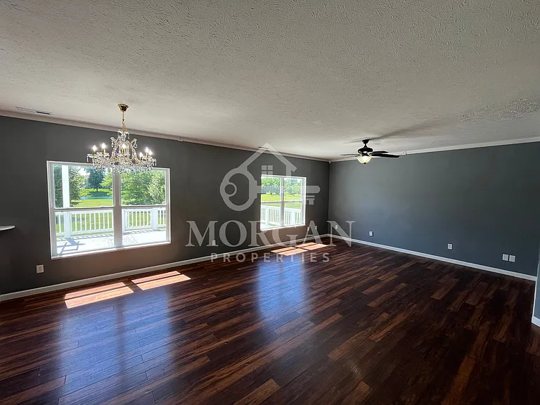 3873 Crest Point Dr — Photo 2