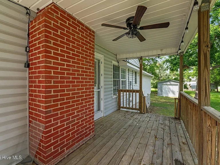 2402 Oaks Rd — Photo 20