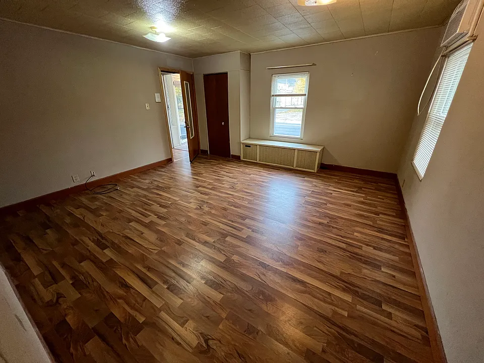 Living Room 2nd Picture