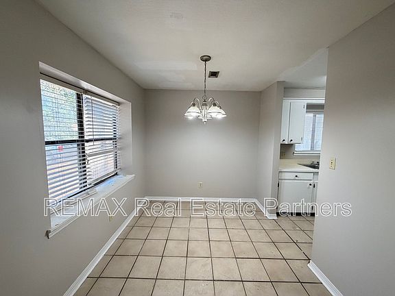 4th image of 15 Raintree Dr #2