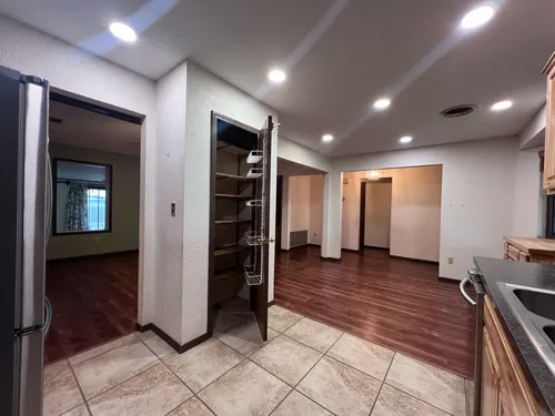 3308 N Park Ln Photo 1