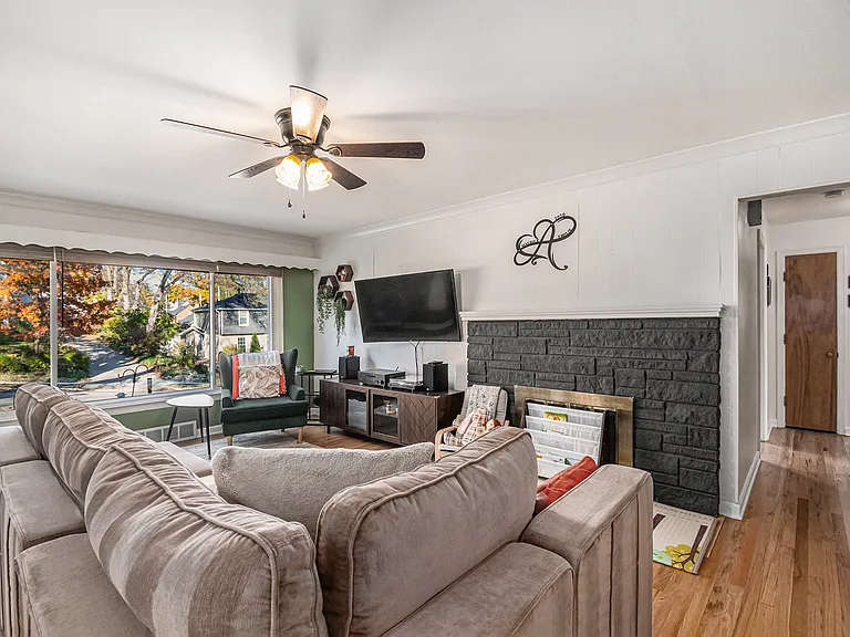 5817 Hickory St — Photo 3
