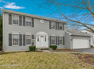 361 Colonial Cir, Geneva, IL 60134