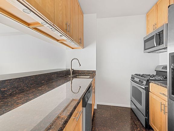 5th image of 350 W 50th St APT 5F