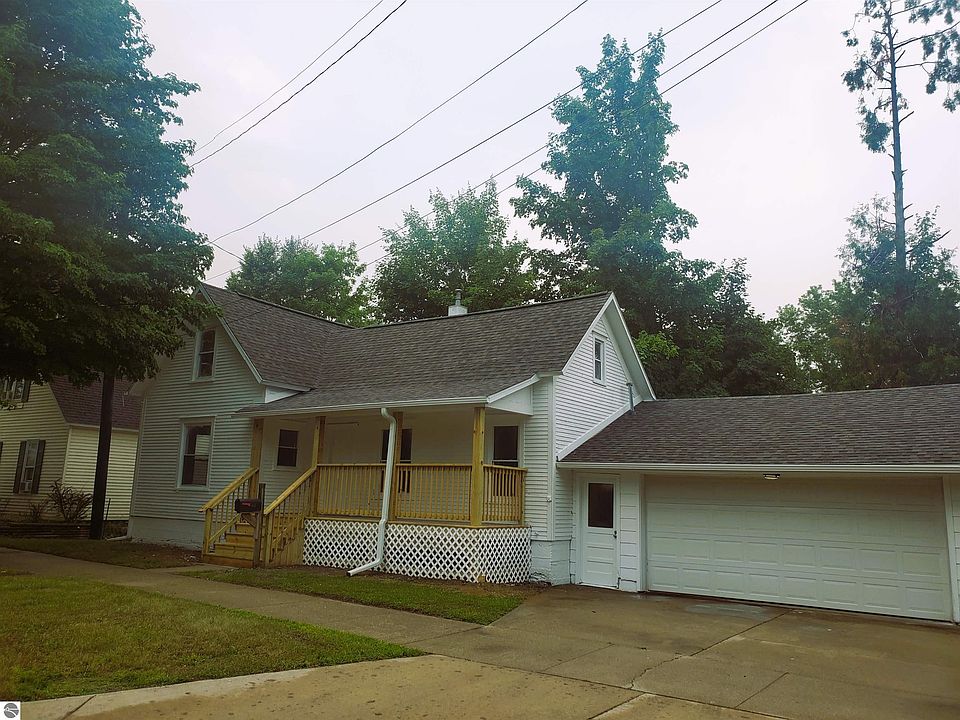 1st image of 415 Shelby St