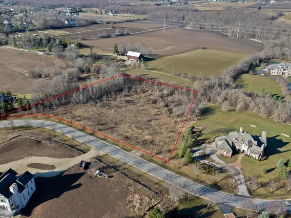 7739 West CHEVERNY DRIVE, Mequon, WI 53097