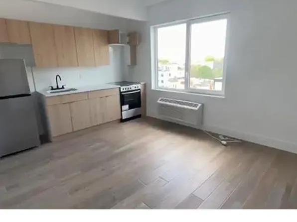360 E 194th St, Bronx, NY