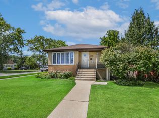 8044 Menard Ave, Burbank, IL 60459