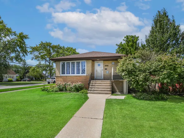 8044 Menard Ave, Burbank, IL 60459
